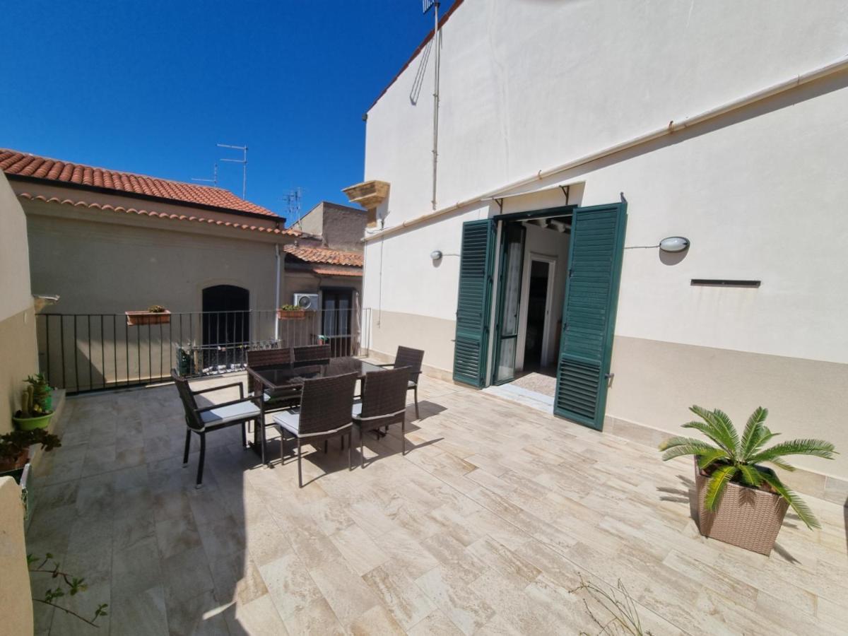 Mandralisca Holidays - Luxury Apartments Чефалу Экстерьер фото